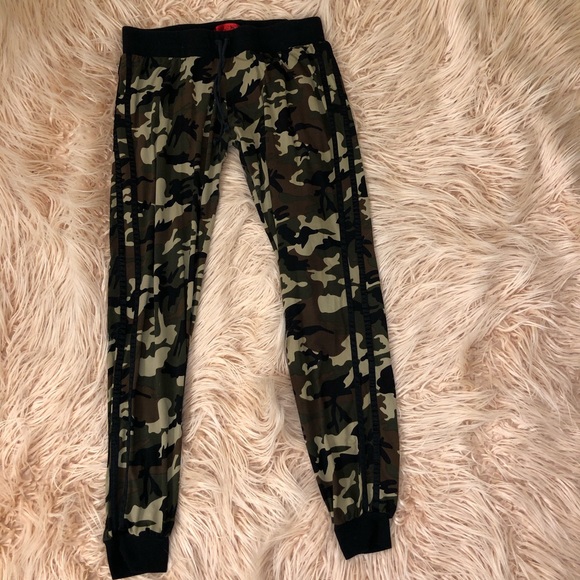 Hot Kiss Pants - Camo Joggers/Leggings Hot Kiss Pants - Camo Joggers/Leggings